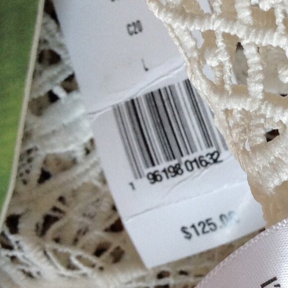 FARM Rio Guipure Lace Blouse - Picture 11 of 11